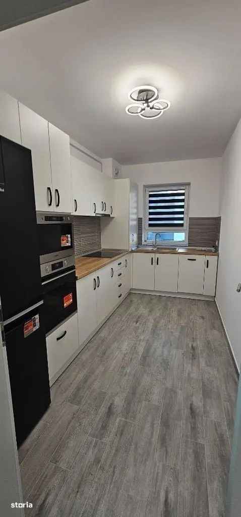 Apartament de vanzare 2 camere decomandat zona Tractorul bloc nou