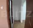Apartament renovat cu 2 camere decomandate și garaj în Dum