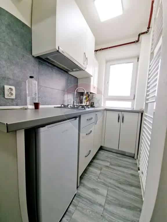 Apartament 1 Camera 1 Mai Renovata Etaj 3