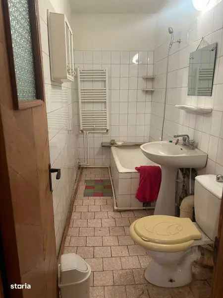 Apartament de vânzare 2 camere decomandat pe str. Mare a Unirii 11