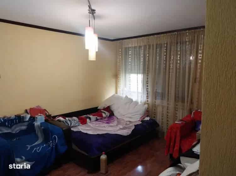 Apartament 3 camere decomandate de vanzare
