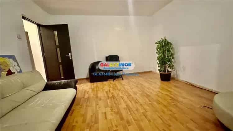 Vanzare apartament 3 camere Sebastian-Dumbrava Noua cu boxa si loc de parcare