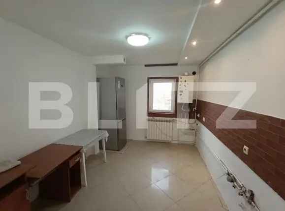 Apartament spațios de vânzare - 4 camere, 2 băi, 2 balcoane, loc de parcare