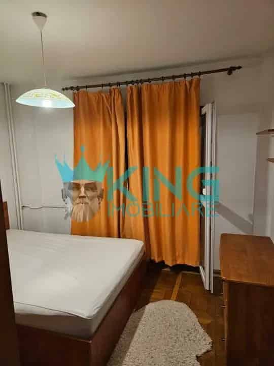 Apartament 3 camere Mosilor decomandat mobilat utilat balcon