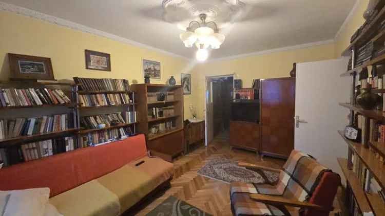 De Vânzare apartament  3 camere Careiului