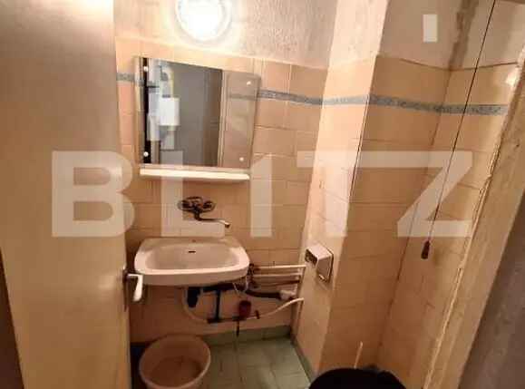 Apartament 3 camere, decomandat, 68 mp, M12, zona Catedralei