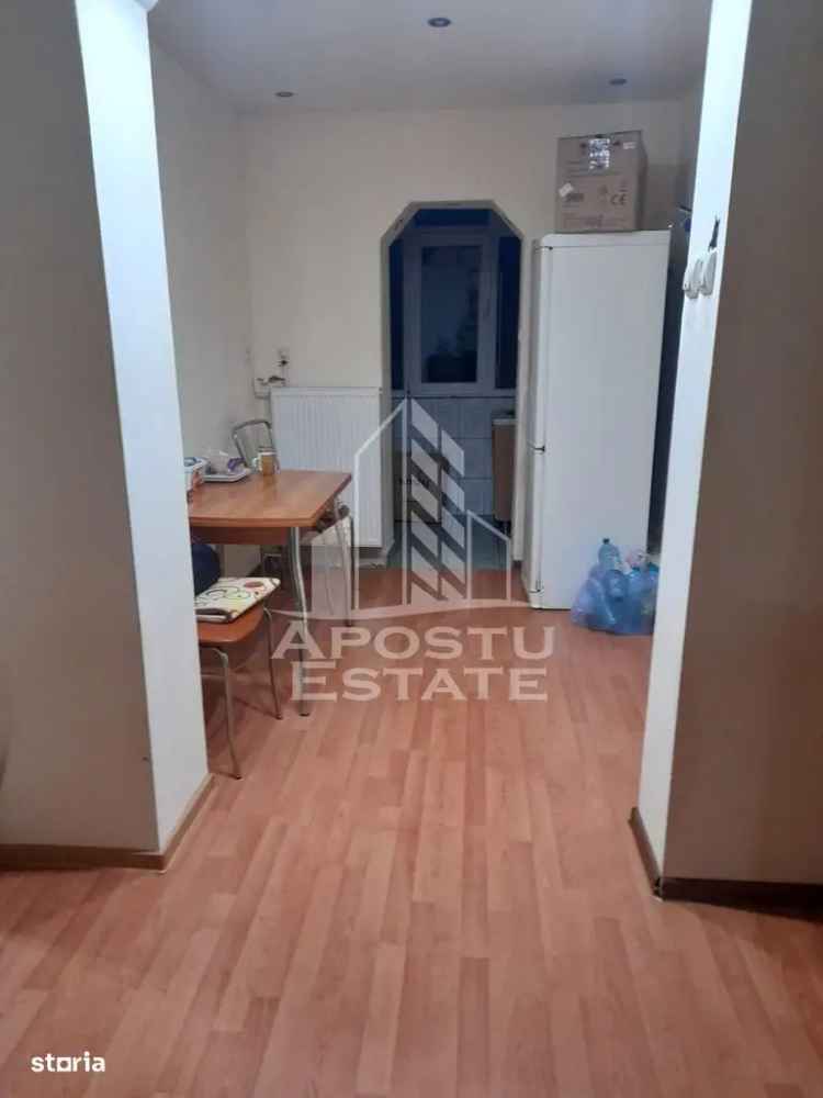 Vânzare apartament 2 camere decomandat zona Lipovei