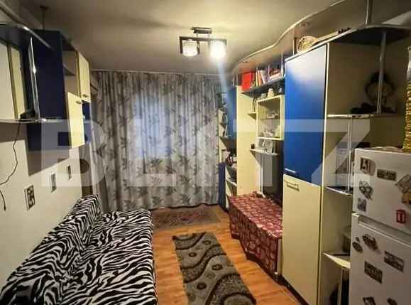 Apartament 3 camere , semidecomandat, 37 MP, zona 9 MAI