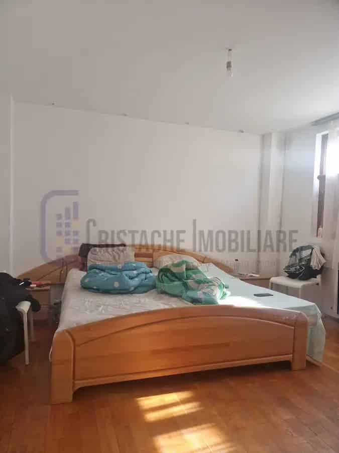 Apartament Obor Semidecomandat - Cazare Muncitori