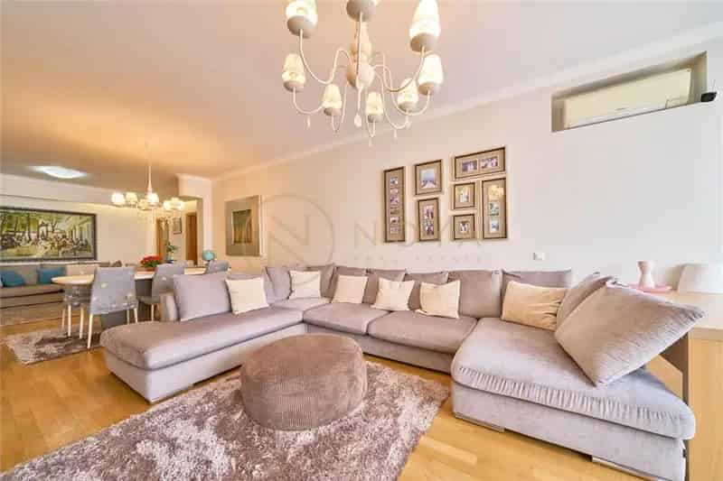 Inchiriere apartament 3 camere Parcul Herastrau150mp