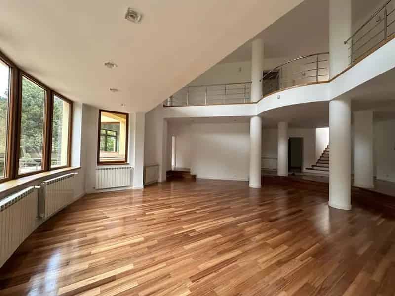 Vila de Inchiriat 9 Camere 2000mp Iancu Nicolae