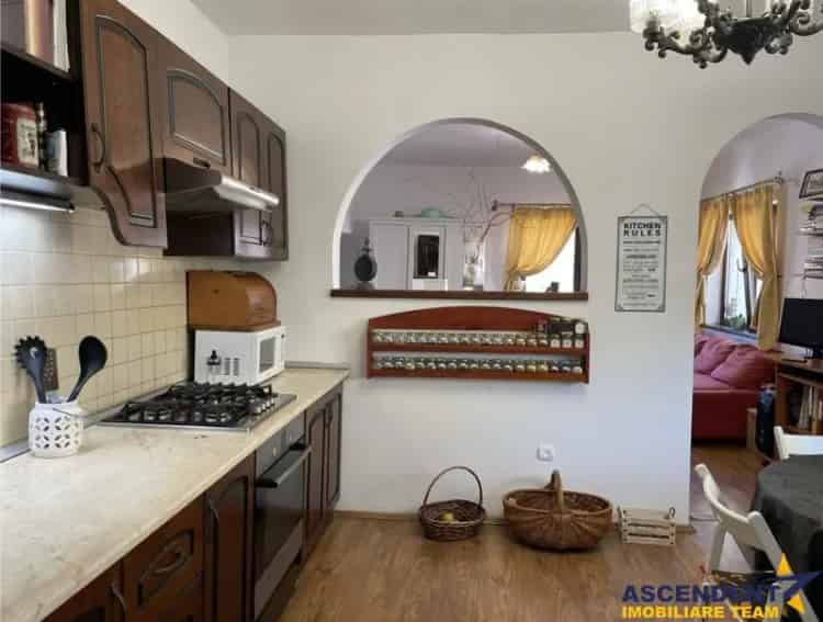 Casă de vânzare Schei Brasov - curte 170mp