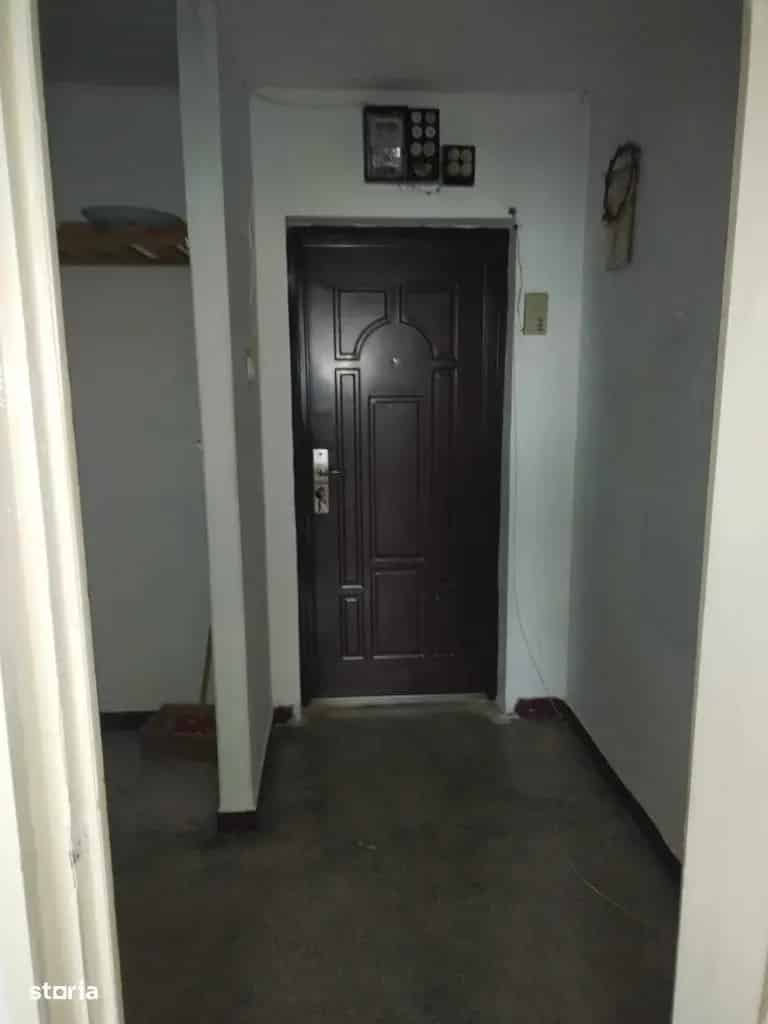 Apartament 2 camere decomandat de vanzare
