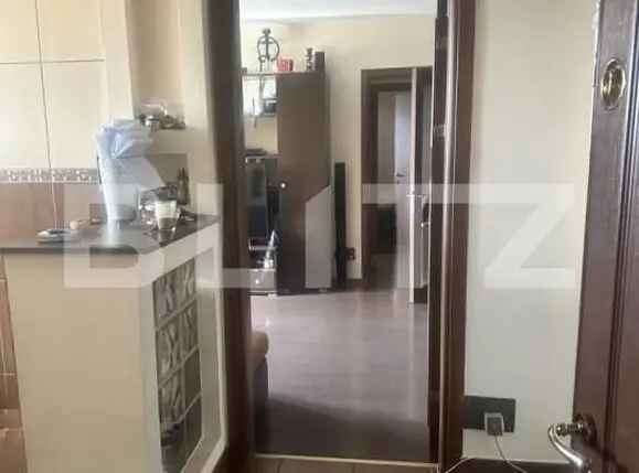 Apartament 2 camere, semidecomandat, C.T, zona Vatra Luminoasa