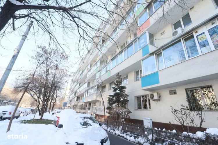 Apartament de vânzare renovat complet 2 camere 1 Mai cu vedere spate