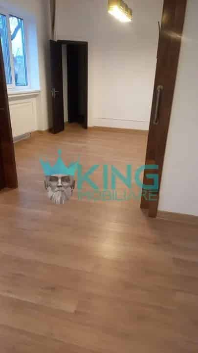 Inchiriere apartamente 5 camere Victoriei cu centrala renovat