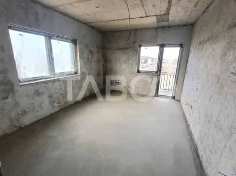 Apartament 3 camere Selimbar decomandat 60mp etaj 1