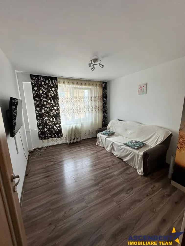 Apartament 2 camere decomandat langa Universitatea Transilvania