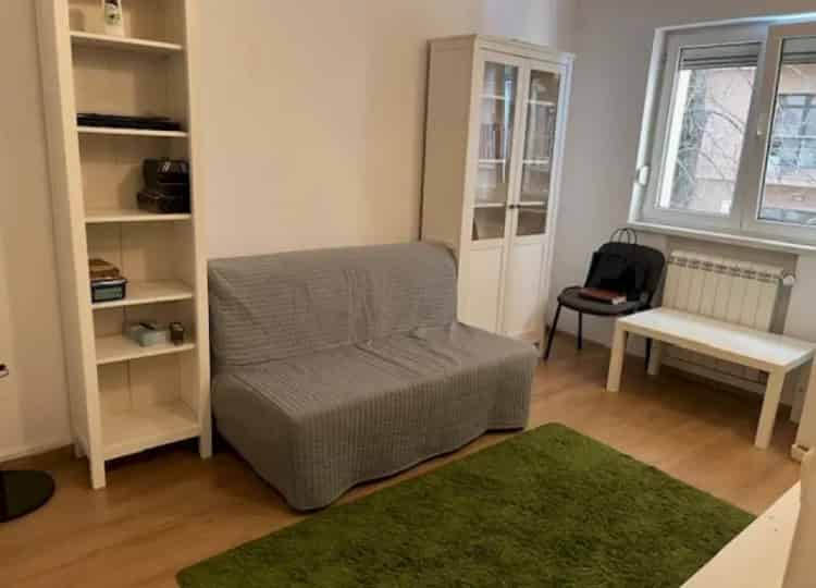 Garsoniera Piata Alba Iulia- adiacent