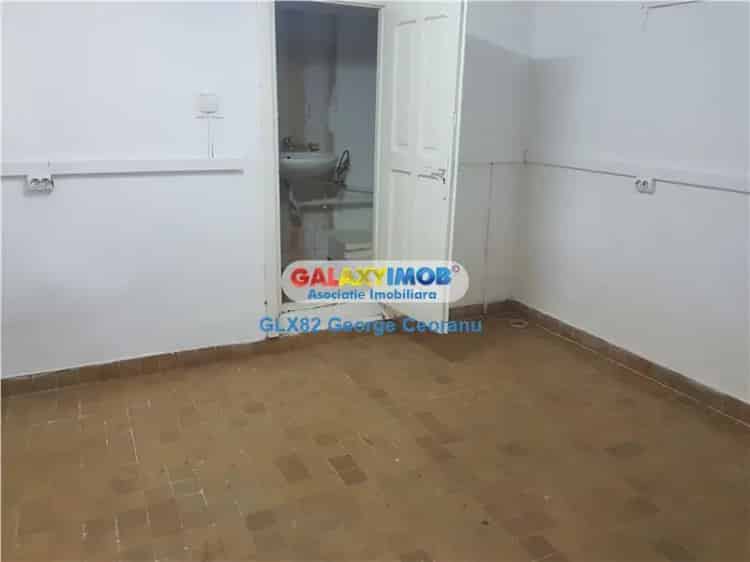 Inchiriere apartamente 3 camere demisol Unirii Mitropolie
