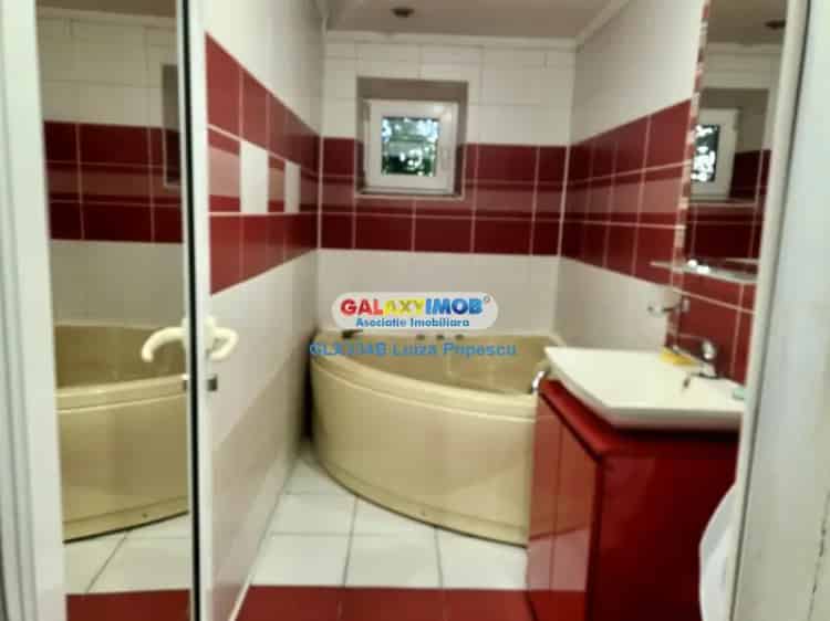 Vanzare apartament 3 camere 13 Septembrie cu centrala proprie