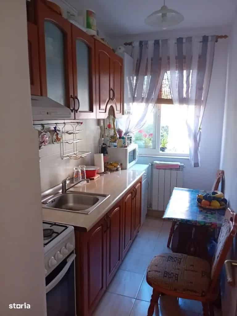 Apartament 3 camere Km 4-5 - Semidecomandat - 51 mp