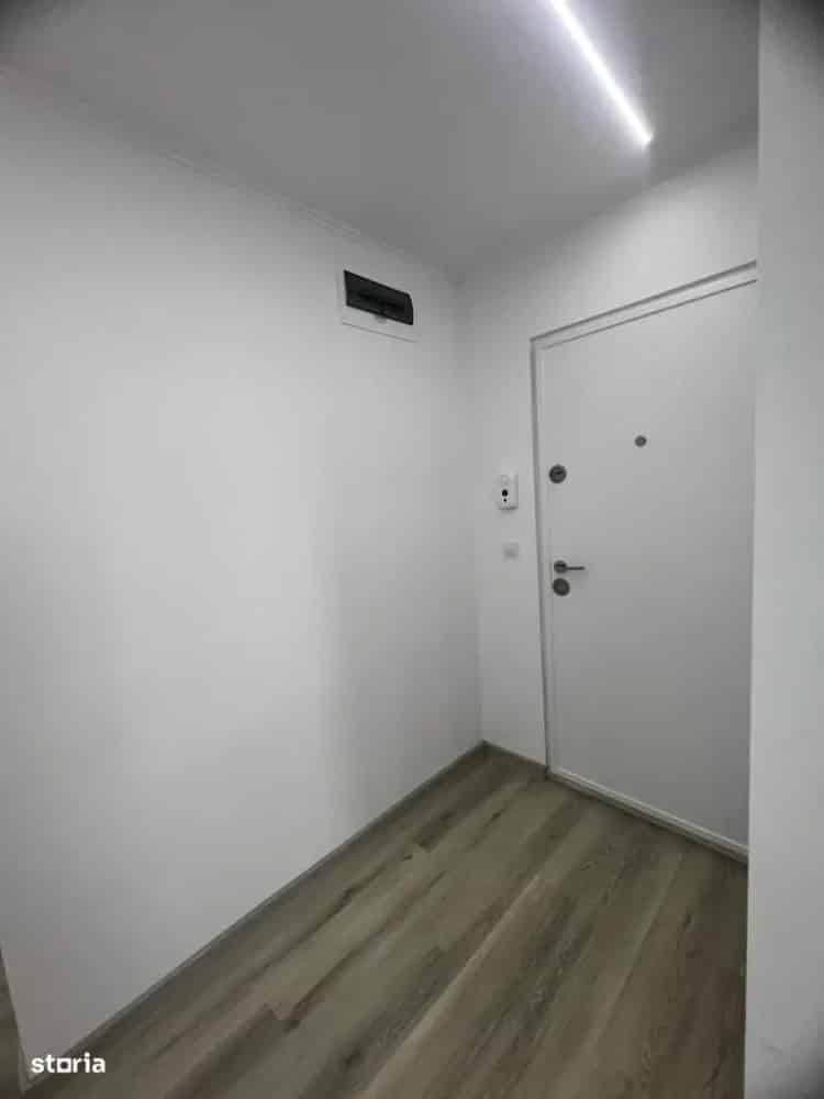 Apartament cu 3 camere, decomandat, etaj 4,cartier MV1, interior LUX