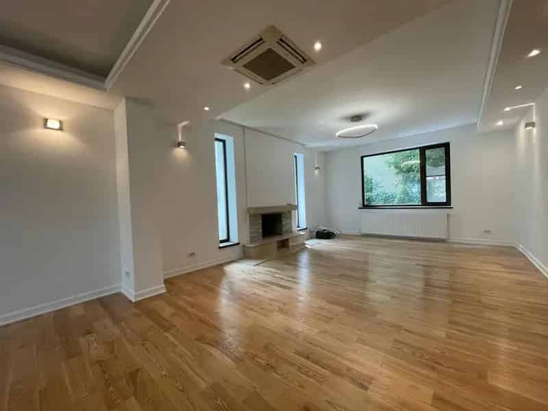 Vila 8 camere NOUA Curte Gated Community