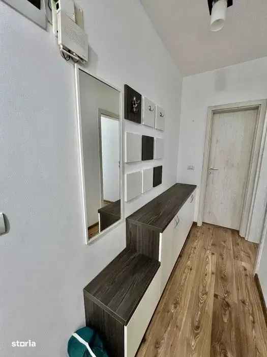 Apartament de vanzare 3 camere zona Soarelui cu loc de parcare