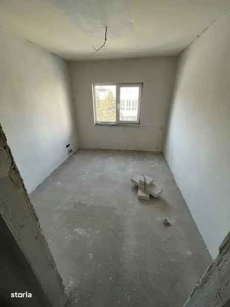 Vand apartament 4 camere Liceul Domnul Tudor etaj 3