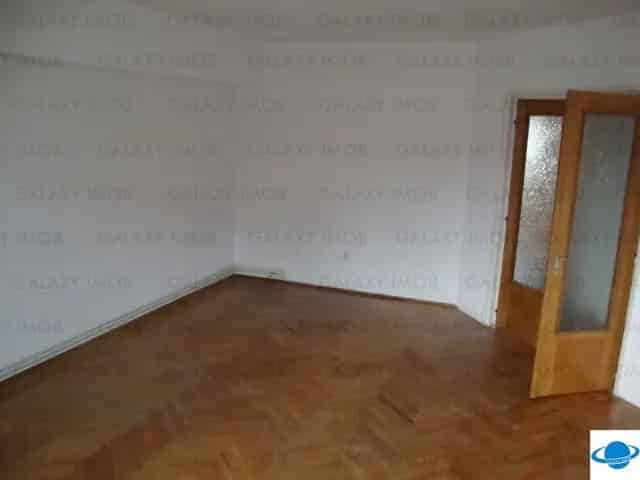 Apartament 3 camere de inchiriat Decebal