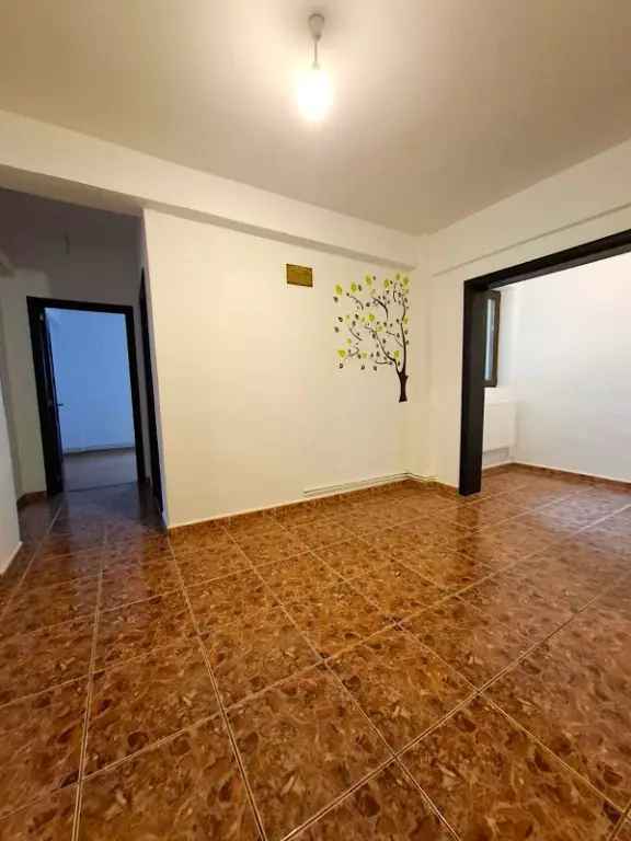 Vanzare apartament 3 camere Ultracentral cu garaj si boxa in Focsani