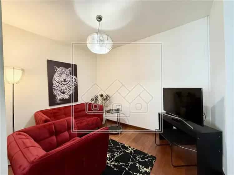 Ap. cu 2 camere si balcon, modern utilat situat in Hipodrom