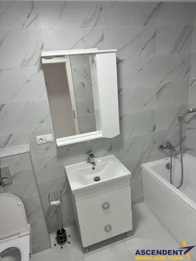 Garsoniera spatioasa cu balcon si panorama superba
