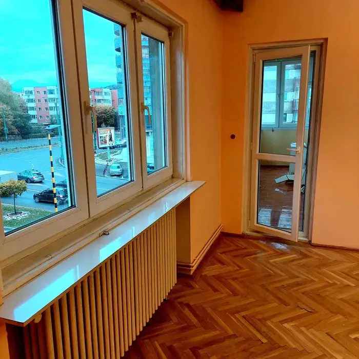 Inchiriere apartamente 3 camere Gară cu curte si garaj