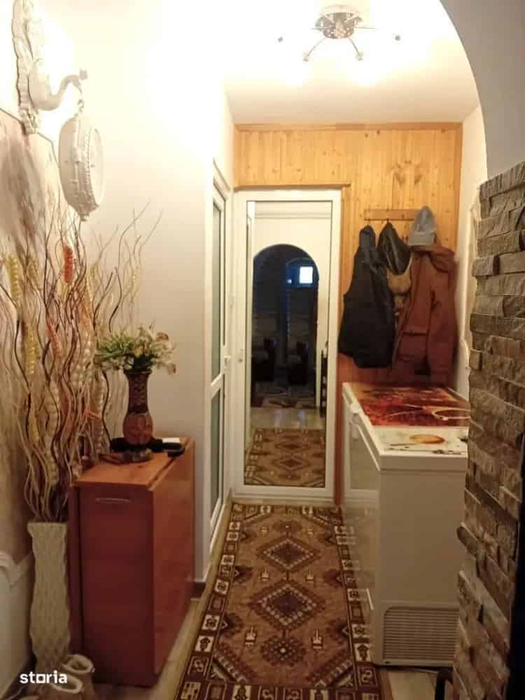 Apartament 4 camere, semidecomandat, etaj 2, Micro 39