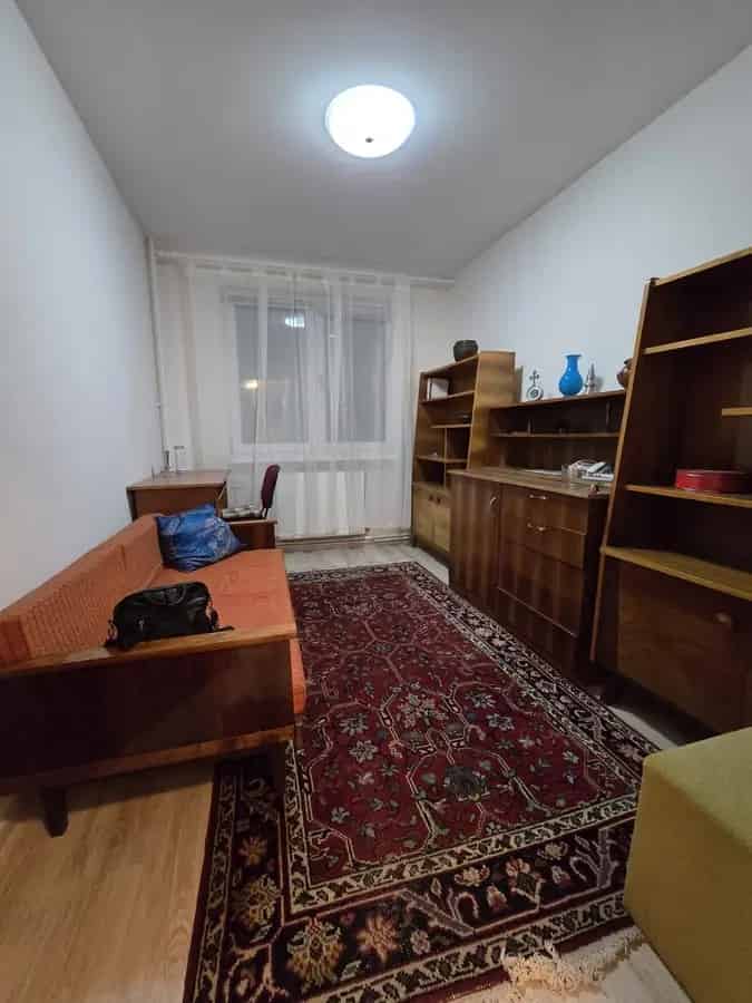 Apartament 80 mp decomandat Titan Etaj 1