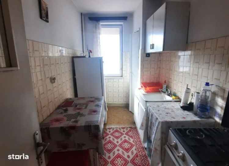 Apartamente de vanzare 4 camere Central, 77 metri, etaj 2