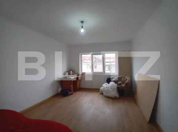 Apartament renovat cu 2 camere decomandate și garaj în Dumbrava Nord Zalău