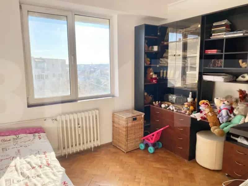 Apartament 3 camere decomandat zona B 65mp