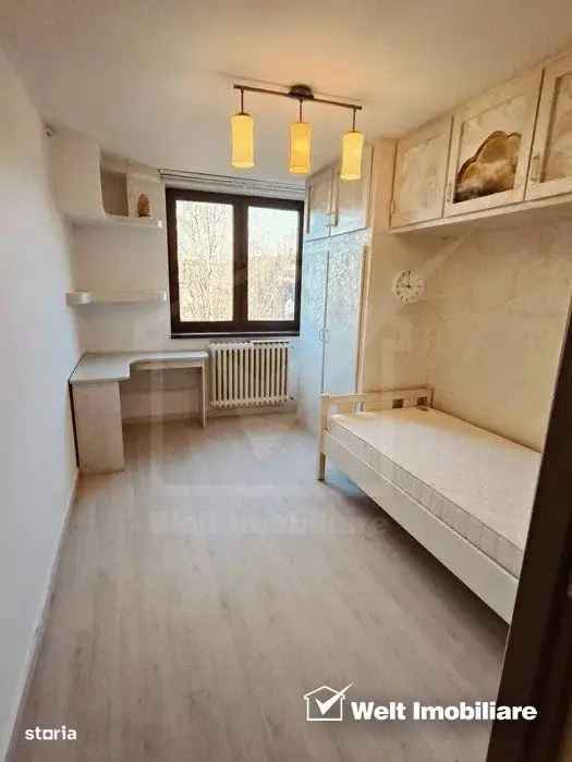 Apartament de vanzare 3 camere renovat recent in Plopilor