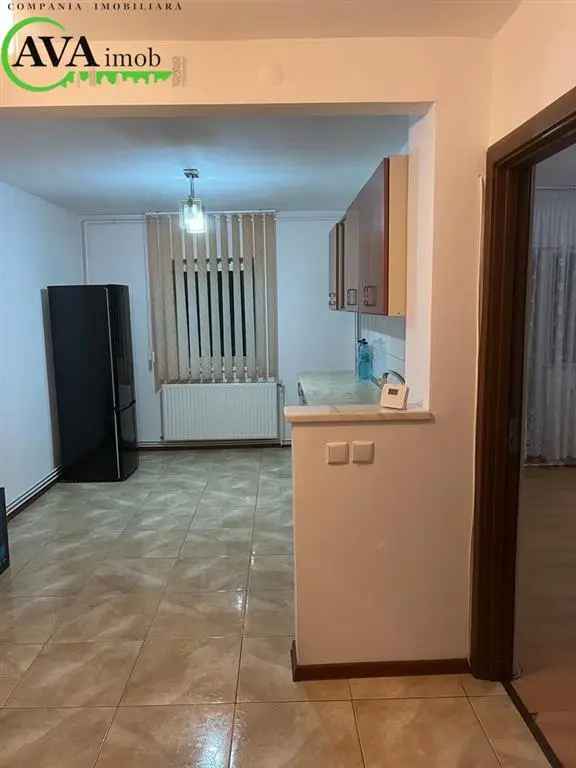 Inchiriez apartament 2 decomandate, etaj 3, cu centrala, Zona de Sus