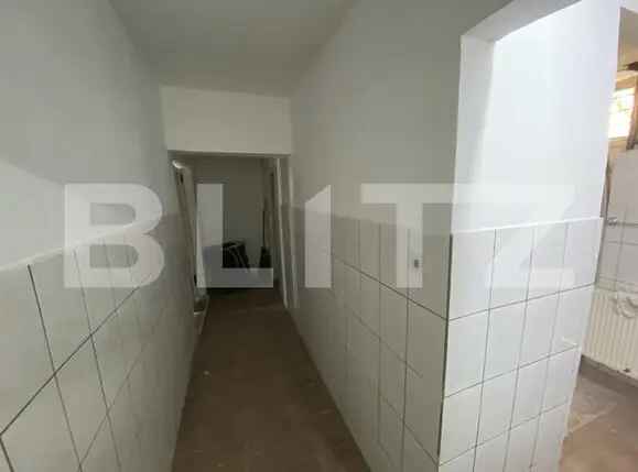 Spatiu comercial 4 camere 215 mp utili cu un vad excelent, zona Hereclean