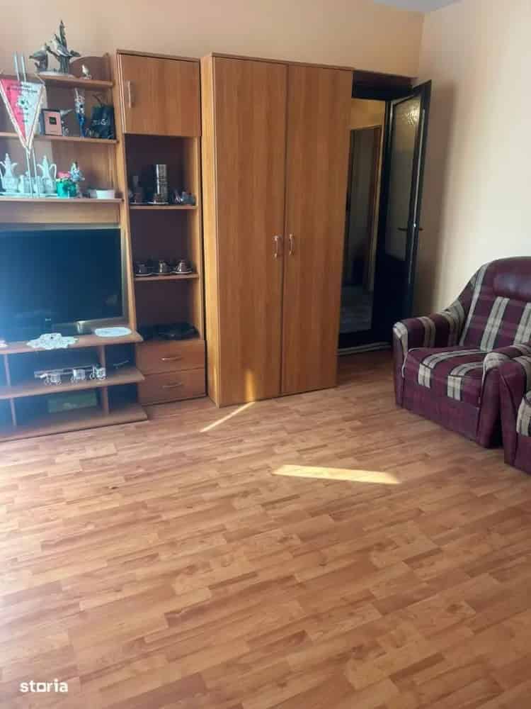 Vânzare apartament 2 camere Stalpu etaj 1 cu balcon și centrala proprie