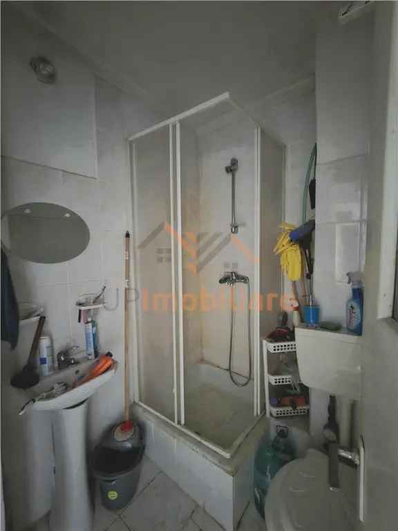 Apartament de vanzare cu 4 camere in Velenta