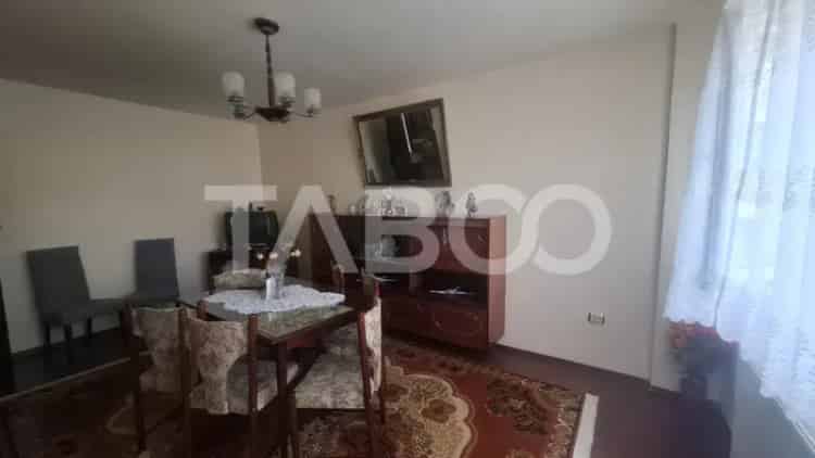 Apartament 3 camere decomandat Sibiu zona Rahovei