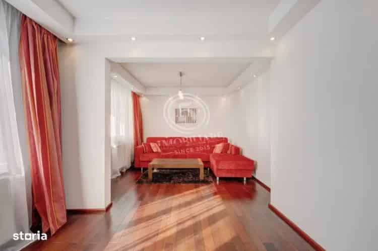 Apartament 3 camere spatios de vanzare la doar 280 m de Metrou Gorjulu