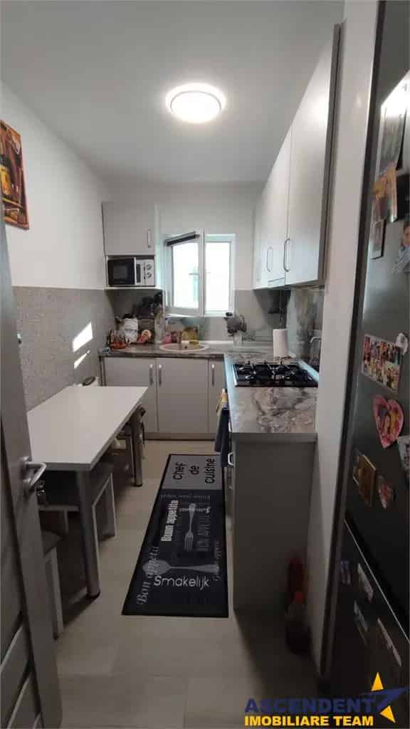 Apartament 3 camere renovat complet zona linistita