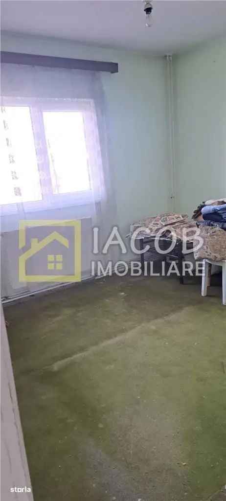 Vanzare apartament 2 camere semidecomandat in Piata Mioritei, cu boxa