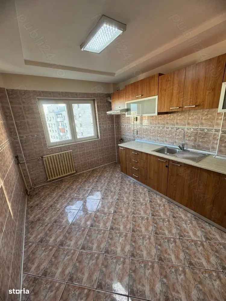 Apartament de vânzare în zona Moșilor cu 3 camere și 2 băi